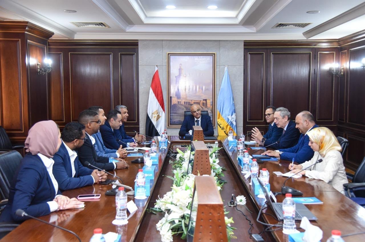 محافظ الإسكندرية يشهد توقيع بروتوكولين لتطوير منظومة تدوير المخلفات وتمكين جامعي القمامة