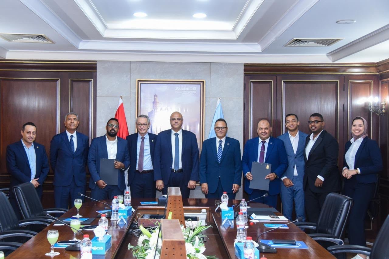 محافظ الإسكندرية يشهد توقيع بروتوكولين لتطوير منظومة تدوير المخلفات وتمكين جامعي القمامة