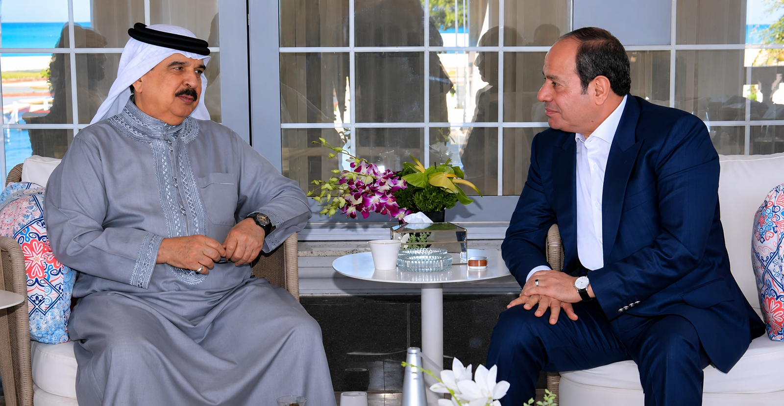 الرئيس السيسي يودع ملك البحرين بمطار العلمين الدولي في ختام زيارة رسمية تعكس قوة العلاقات المصرية البحرينية