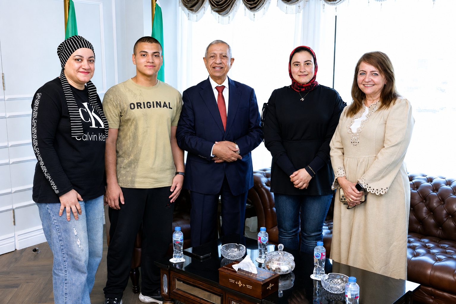 بعد تفوقه في الدبلومة الأمريكية.. استقبال حافل لحمزة نجل الشهيد أحمد المنسي وحلمه الالتحاق بالكلية الحربية