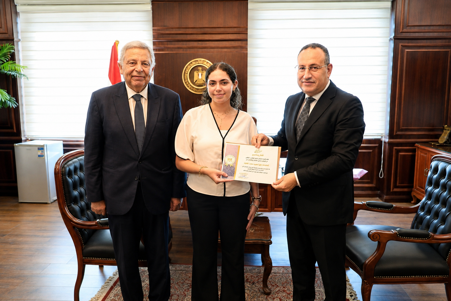 وزير التعليم العالي يكرم الطالبة هيا عمرو بعد مشاركتها في إسعاف مصابي مول أرابيلا بلازا