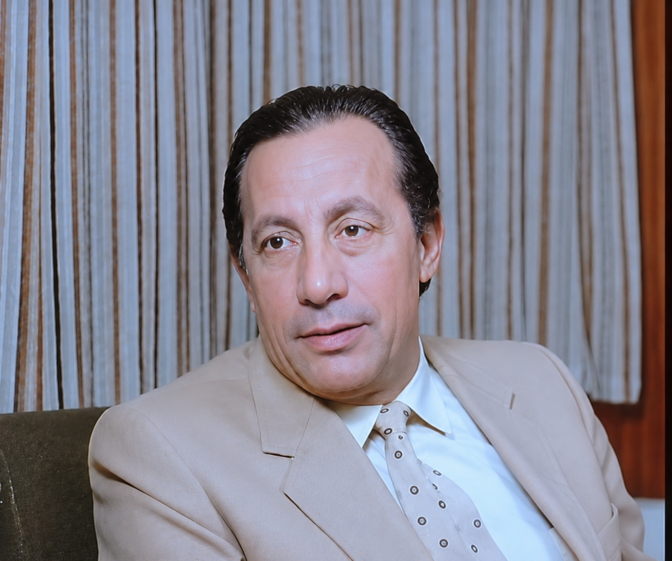 ذكرى ميلاد أبو بكر عزت.. محطات خالدة في مسيرة الفنان الذي صنع مكانته بالإبداع والموهبة