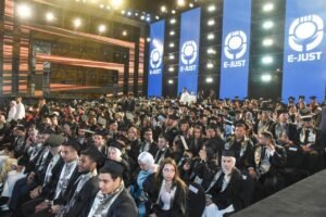 محافظ الإسكندرية يشهد حفل تخرج دفعات الجامعة المصرية اليابانية ويؤكد: التخرج بداية جديدة للعطاء وخدمة الوطن