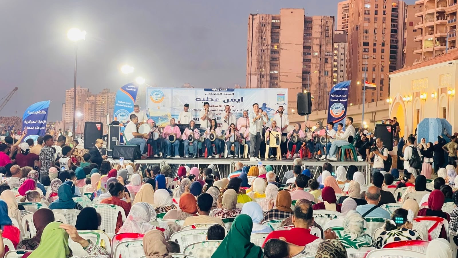 وسط أجواء احتفالية وتفاعل جماهيري.. «شاطئ الفن» يواصل فعالياته على شاطئ أبو هيف بالإسكندرية