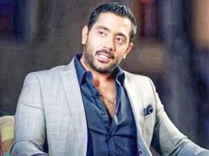 أحمد فلوكس يطمئن جمهوره بعد جراحة في الكتف ويكشف تطورات حالته الصحية