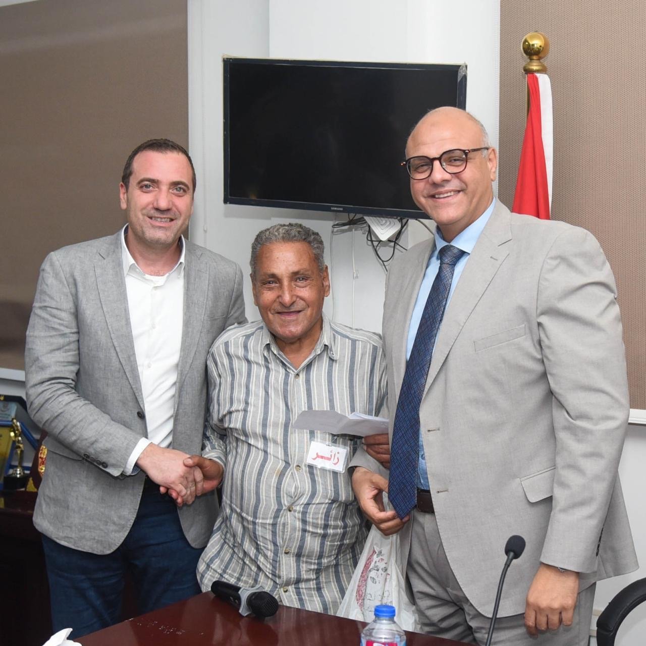 محافظ الإسكندرية: الشكاوى وخدمة المواطنين على رأس الأولويات.. 21 لقاءً جماهيريًا لمقابلة 530 مواطنًا
