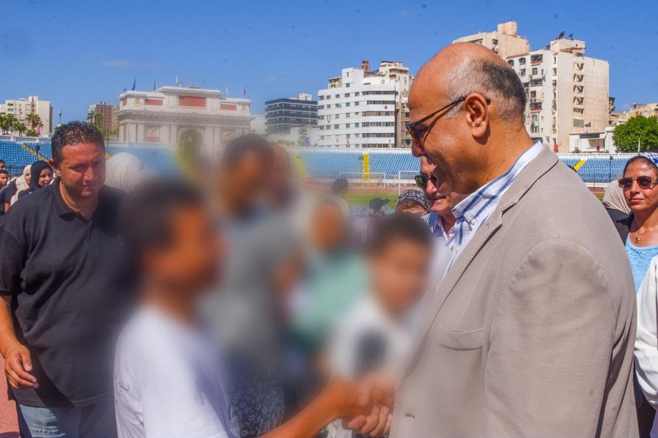 محافظ الإسكندرية يشهد تسليم 500 كرتونة و500 شنطة مدرسية للأسر الأولى بالرعاية استعدادًا للعام الدراسي الجديد 17 محافظ الإسكندرية يشهد تسليم 500 كرتونة و500 شنطة مدرسية للأسر الأولى بالرعاية استعدادًا للعام الدراسي الجديد