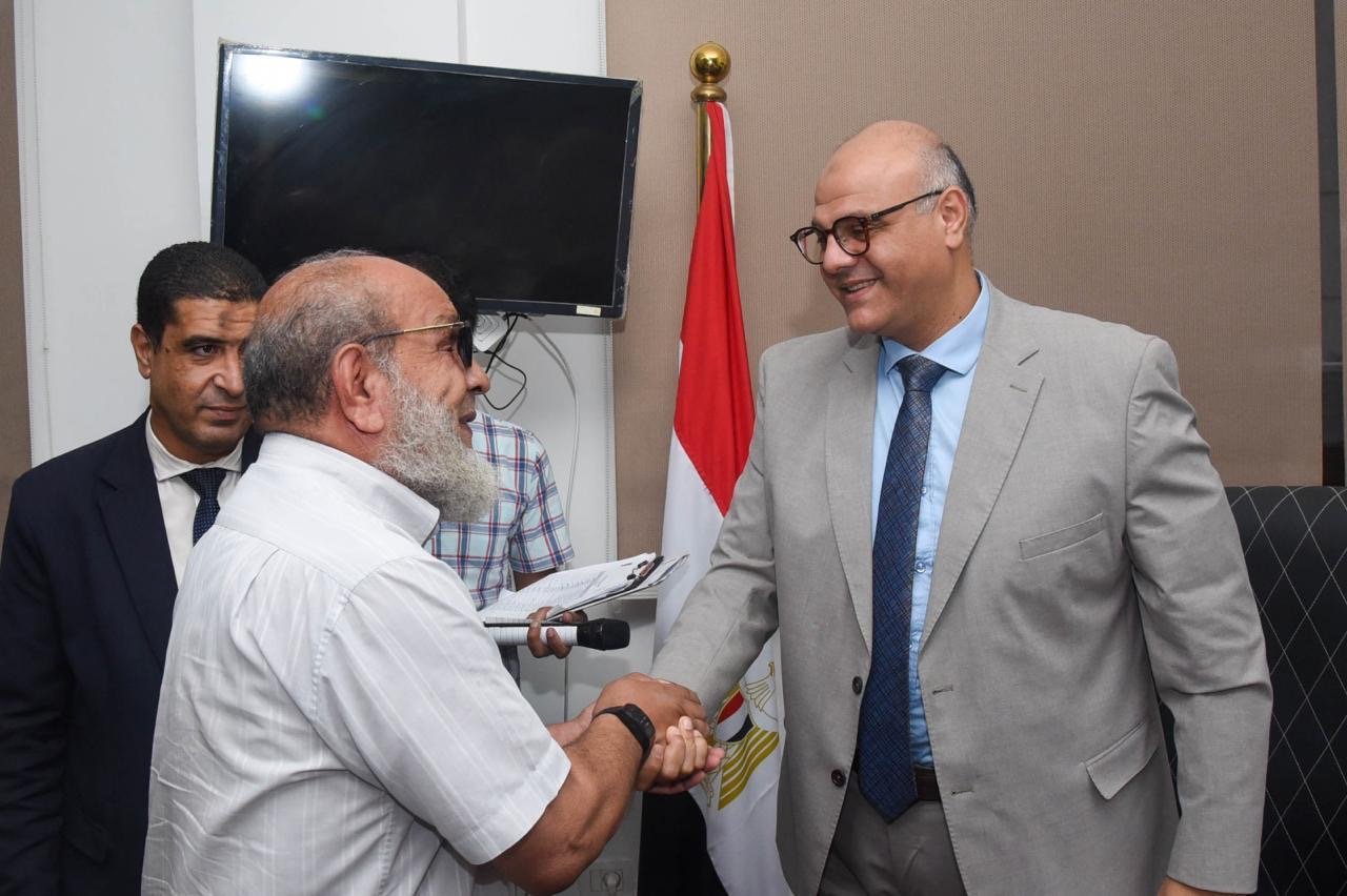 محافظ الإسكندرية: الشكاوى وخدمة المواطنين على رأس الأولويات.. 21 لقاءً جماهيريًا لمقابلة 530 مواطنًا