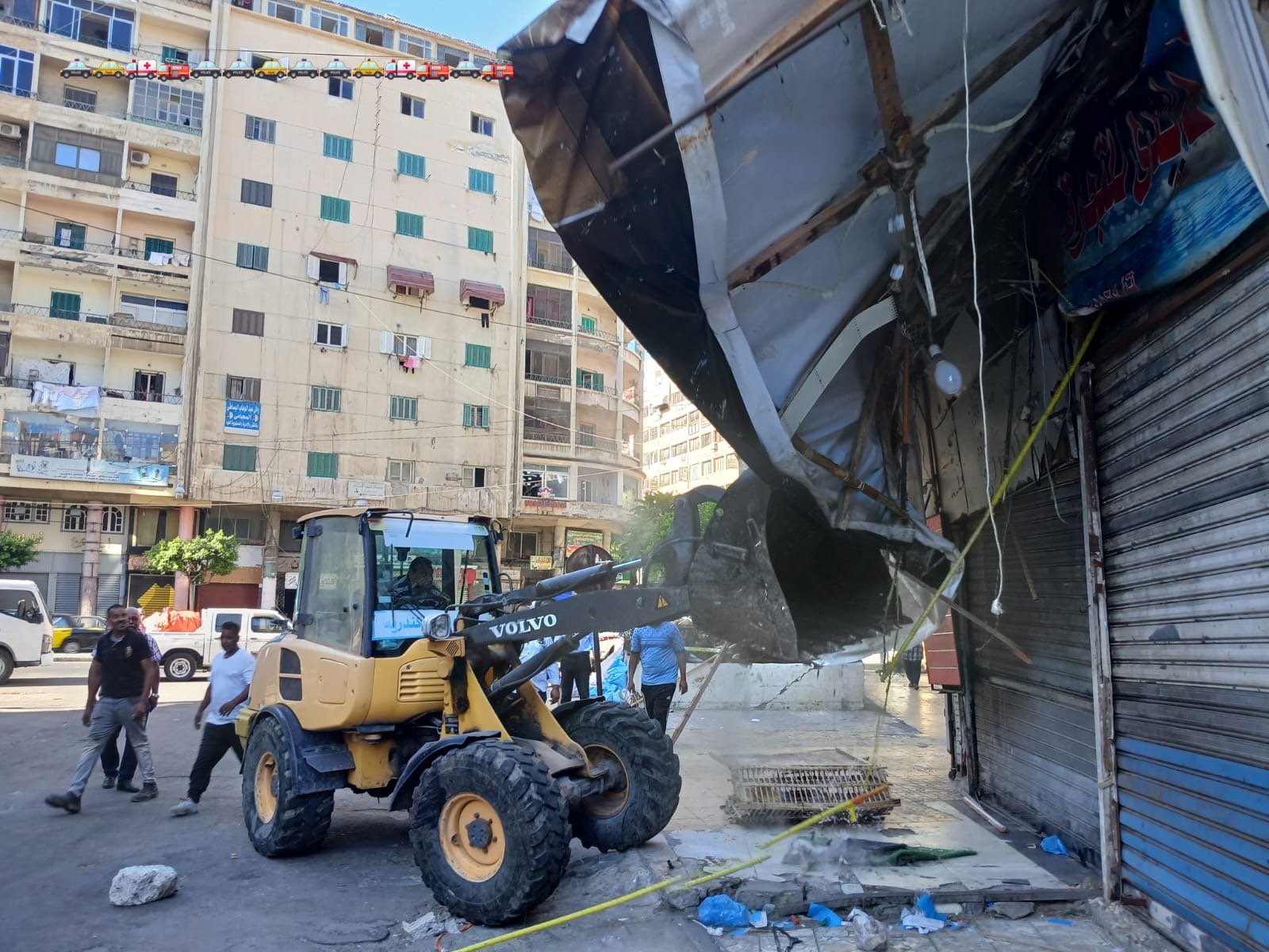  محافظ الإسكندرية يوجه بتكثيف حملات الإسكندرية لإزالة الإشغالات والتعديات وتحقيق السيولة المرورية