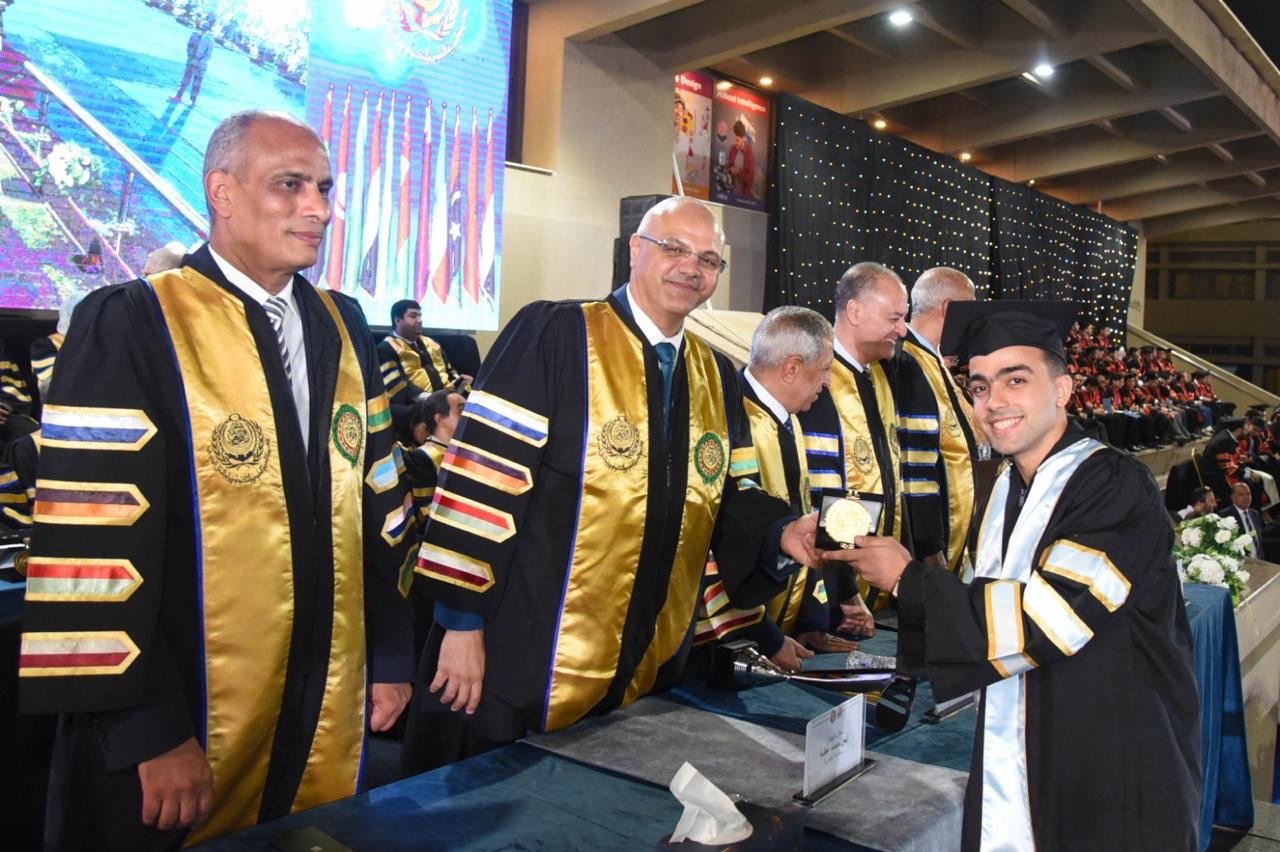 محافظ الإسكندرية يشهد حفل تخرج 389 خريجًا من الأكاديمية العربية للعلوم والتكنولوجيا