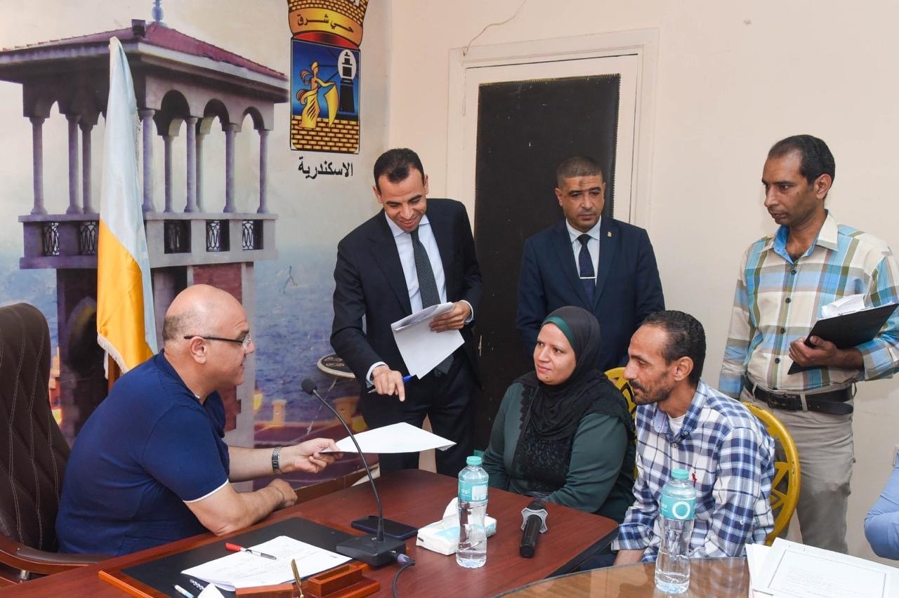 محافظ الإسكندرية يواصل لقاءاته الجماهيرية.. 7 فرص عمل فورية بينها 3 لذوي الهمم وحلول عاجلة لشكاوى المواطنين 11 محافظ الإسكندرية يواصل لقاءاته الجماهيرية.. 7 فرص عمل فورية بينها 3 لذوي الهمم وحلول عاجلة لشكاوى المواطنين