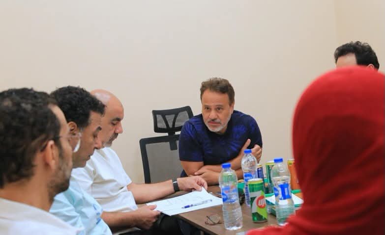 رئيس البيت الفني للمسرح يجتمع بمديري الفرق لمتابعة خطط الإنتاج وتطوير آليات العمل