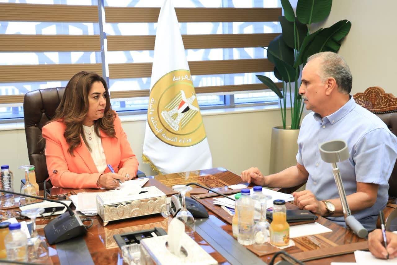 وزيرة التنمية المحلية والبيئة تبحث احتياجات المواطنين وملفات الخدمات في 7 محافظات
