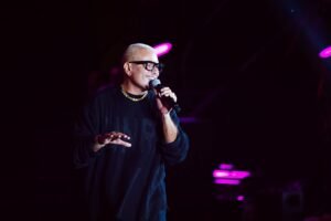عمرو دياب يستعيد تفاصيل ليلة استثنائية في حدث خاص وسط أجواء من الموسيقى والطاقة