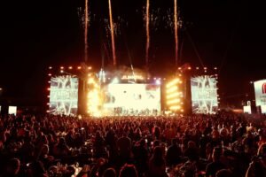 عمرو دياب يستعيد تفاصيل ليلة استثنائية في حدث خاص وسط أجواء من الموسيقى والطاقة