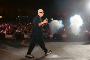 عمرو دياب يستعيد تفاصيل ليلة استثنائية في حدث خاص وسط أجواء من الموسيقى والطاقة