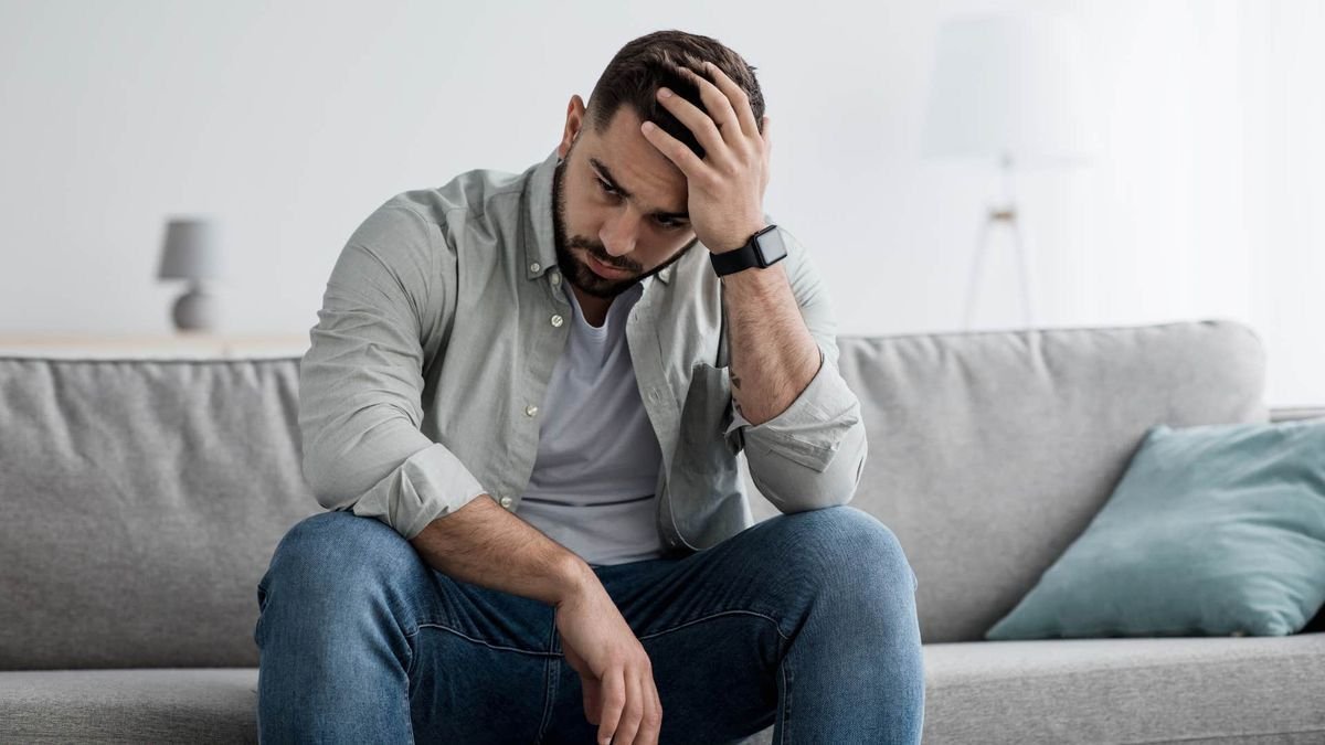 لماذا يفضل بعض الرجال الصمت عندما يكونون غاضبين؟ أسباب نفسية وراء الابتعاد وقت الخلاف