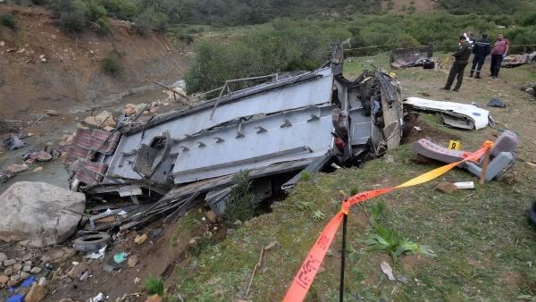 حادث حافلة في جزيرة فوجو.. مقتل 25 شخصًا أغلبهم من الطلاب وصغار السن