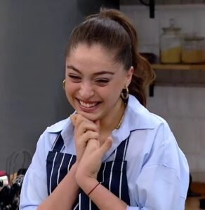 لماذا نضحك عندما نشعر بالتوتر أو الإحراج؟ تفسير نفسي لسلوك الضحك في المواقف المحرجة