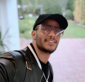 محمد رمضان يحتفل بتخطي «ليلتنا بوم بوم» 4 ملايين مشاهدة 3 محمد رمضان يحتفل بتخطي «ليلتنا بوم بوم» 4 ملايين مشاهدة