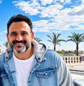 أكرم حسني يحتفل بعيد ميلاده ويوجه رسالة شكر للجمهور: «يا رب سنة حلوة» 2 أكرم حسني يحتفل بعيد ميلاده ويوجه رسالة شكر للجمهور: «يا رب سنة حلوة»