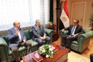 وزير الصحة يلتقي رئيس حزب المؤتمر لبحث التعاون وتطوير الخدمات الطبية