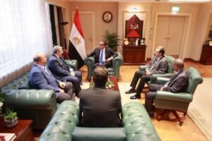 وزير الصحة يلتقي رئيس حزب المؤتمر لبحث التعاون وتطوير الخدمات الطبية