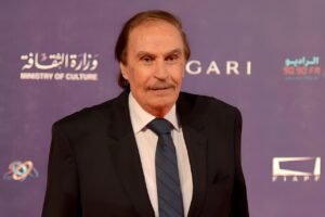عزت العلايلي في ذكرى ميلاده.. مسيرة فنية استثنائية صنعت واحدًا من أبرز نجوم السينما المصرية