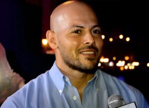 أحمد التهامي يكشف كواليس عمله مع عادل إمام: «أنقذني من الموت في أمير الظلام»