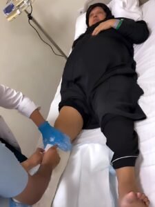 فيفي عبده تطمئن جمهورها بعد إصابة بكسر في القدم.. تفاصيل حالتها الصحية
