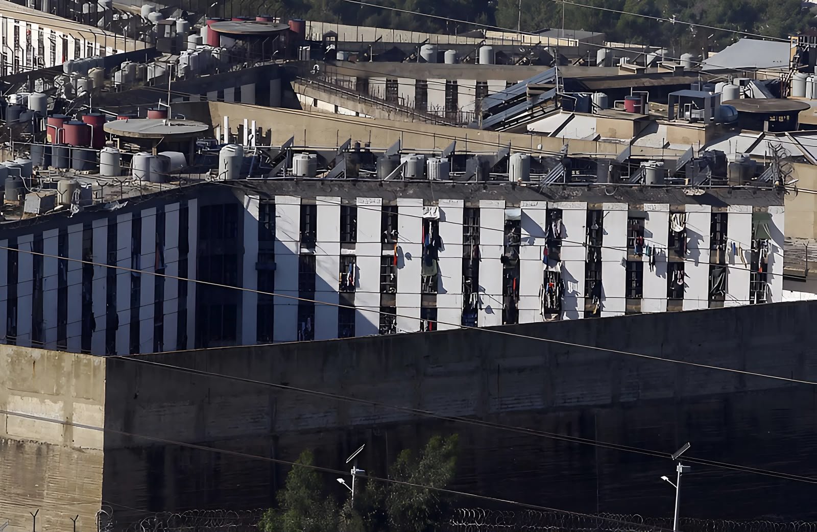 وفاة ثانية في سجون لبنان خلال 24 ساعة.. وإضراب سجناء رومية يدخل يومه الرابع