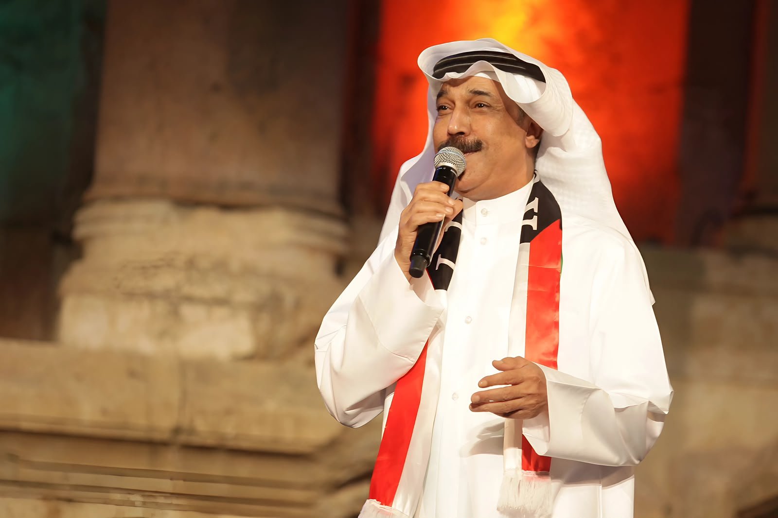 عبدالله الرويشد يظهر مجددًا في الكويت بعد فترة العلاج ويثير اهتمام جمهوره