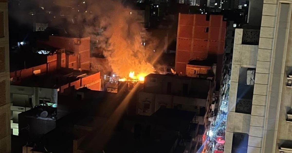 لحظات مؤثرة في وداع 3 أطفال ضحايا حريق شقة طنطا.. تفاصيل مأساة الأسرة قبل تشييع الجنازة