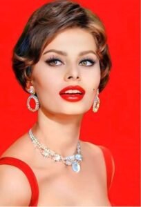 في ذكرى ميلاد صوفيا لورين.. مسيرة أسطورية لنجمة السينما الإيطالية التي خطفت الأنظار عالميًا