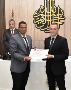محافظ أسوان يكرم نماذج مشرفة من العاملين بالجهاز التنفيذي تقديرًا لجهودهم في خدمة المواطنين