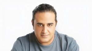 خالد سرحان.. مسيرة فنية حافلة بين السينما والدراما والمسرح والتأليف 3 خالد سرحان.. مسيرة فنية حافلة بين السينما والدراما والمسرح والتأليف