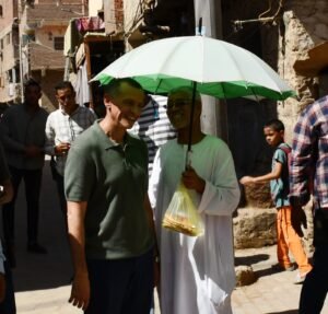 محافظ أسوان يشكر أهالي الناصرية وكباري دبورة وأسامة والإسعاف والحكروب وخور عواضة على جهود التطوير بالجهود الذاتية