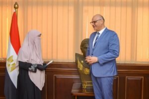 محافظة الإسكندرية تسلّم 6 رحلات عمرة لأسر الشهداء والأمهات المكافحات بدعم من صندوق تحيا مصر