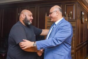 محافظة الإسكندرية تسلّم 6 رحلات عمرة لأسر الشهداء والأمهات المكافحات بدعم من صندوق تحيا مصر