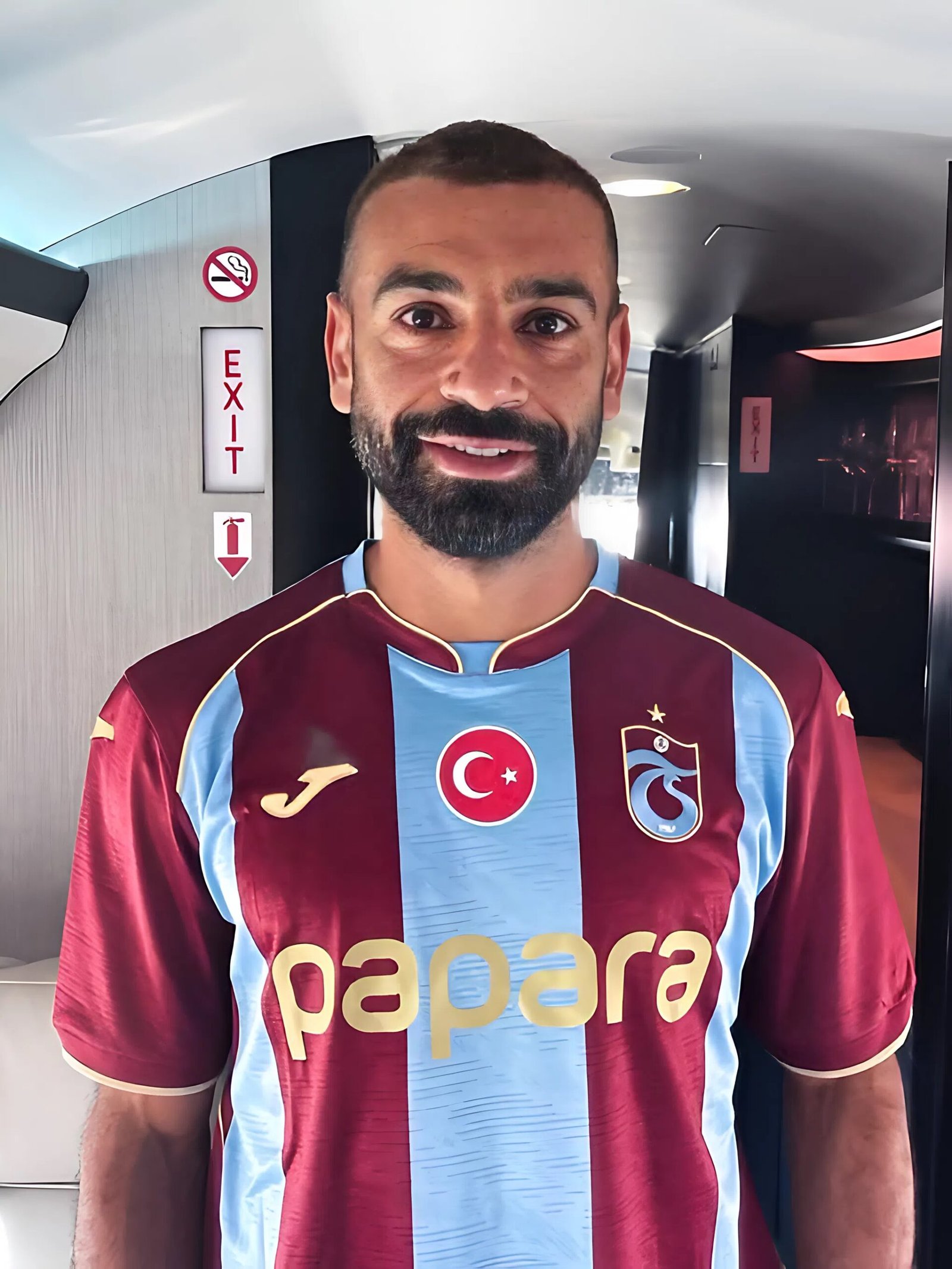 محمد صلاح يسافر بشكل مفاجئ بسبب ولادة زوجته.. ورئيس طرابزون سبور يكشف السبب