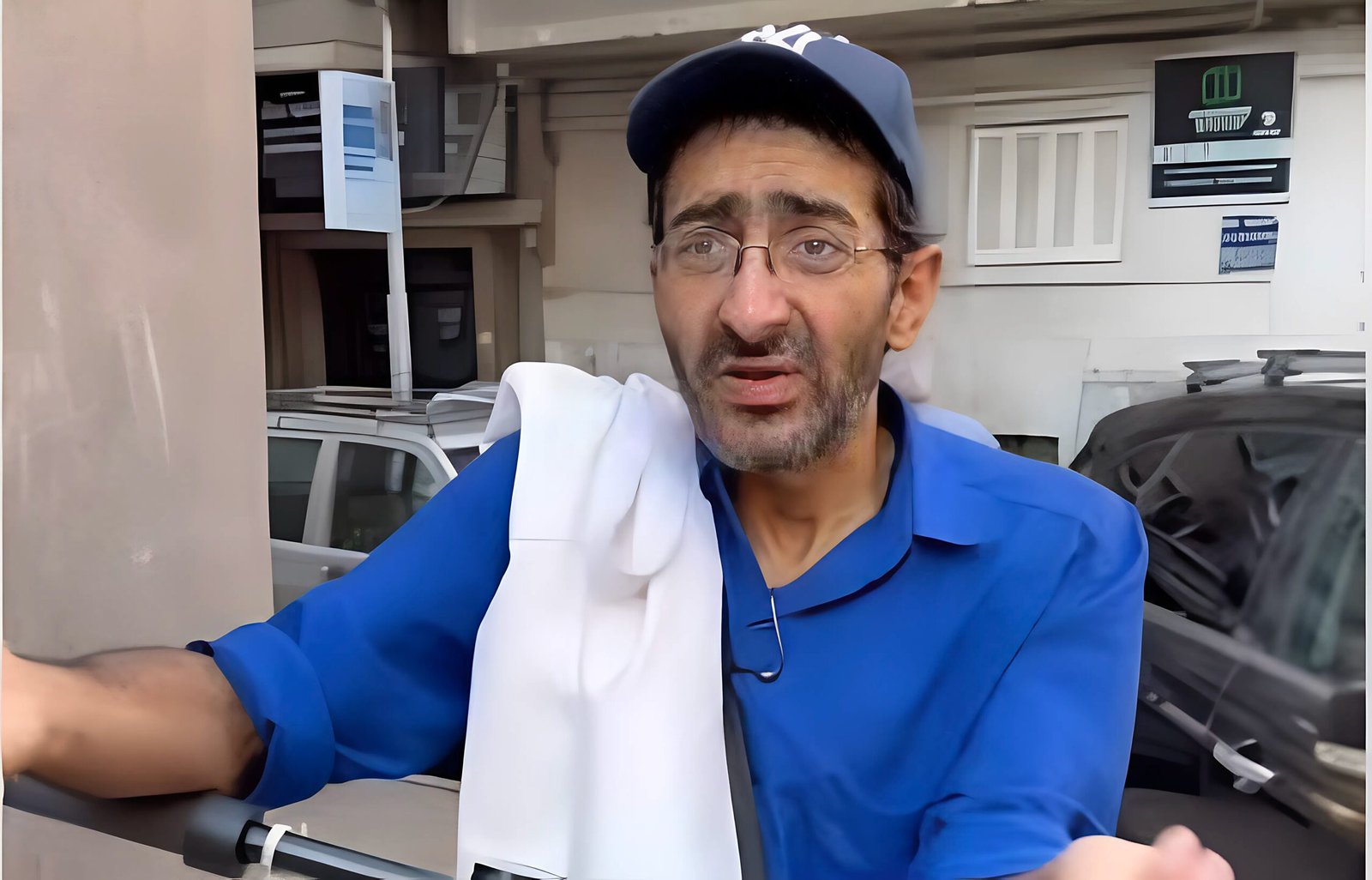 بعد تصدره التريند.. نقابة الصيادلة تتحرك لدعم «مينا» الصيدلي عامل الدليفري وتوفر له فرصة عمل