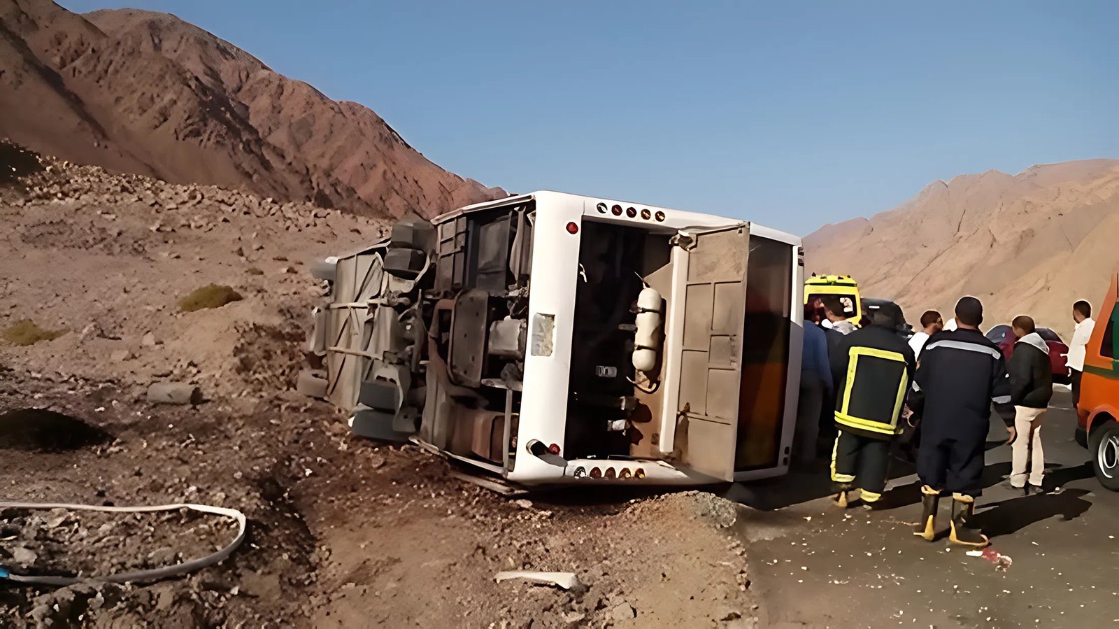 حادث انقلاب أتوبيس دهب نويبع يرفع حصيلة الضحايا إلى 17 وفاة و29 مصابًا