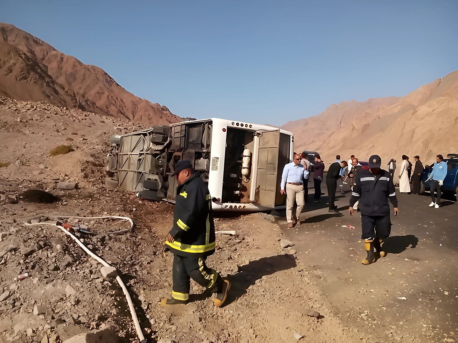 حادث انقلاب أتوبيس دهب نويبع يرفع حصيلة الضحايا إلى 17 وفاة و29 مصابًا