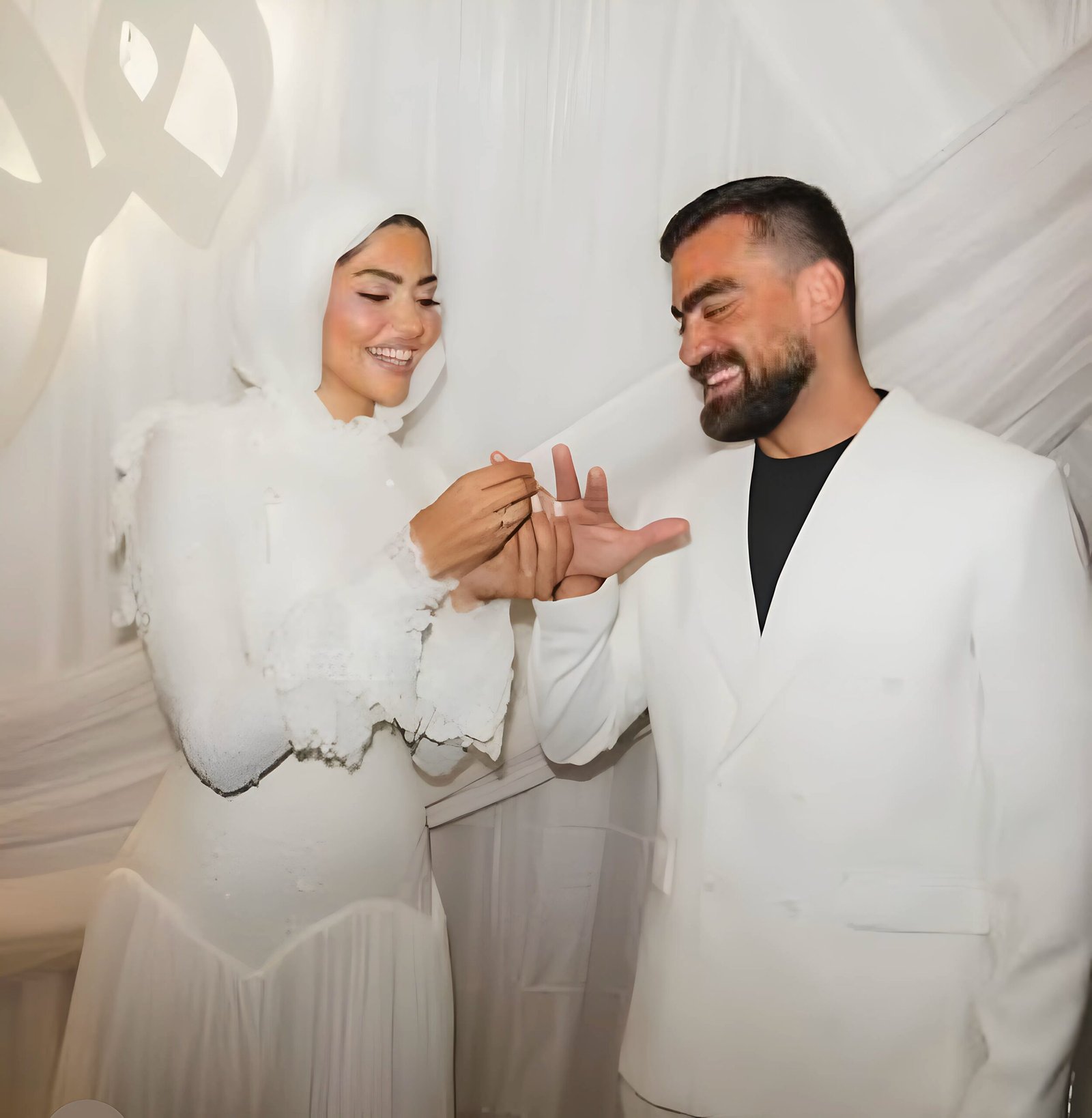 محمد مكاوي يحتفل بخطوبته على الإعلامية هند مدحت فاروق.. «اللهم بارك لنا في بدايتنا»
