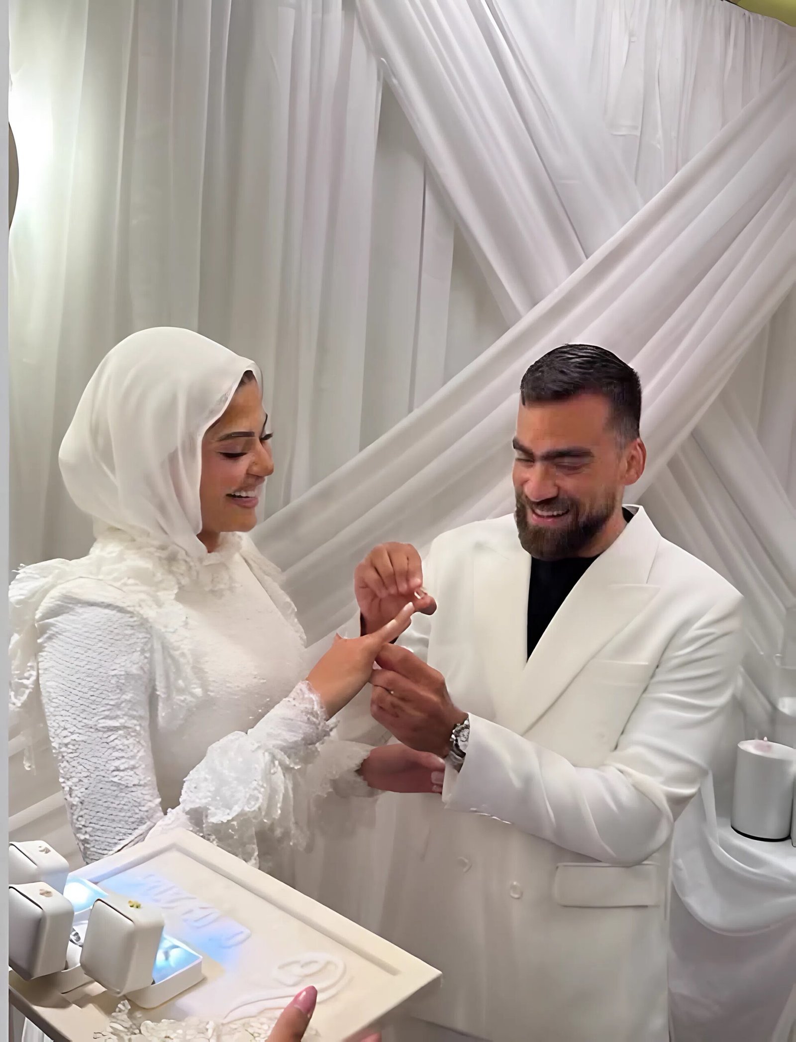 محمد مكاوي يحتفل بخطوبته على الإعلامية هند مدحت فاروق.. «اللهم بارك لنا في بدايتنا»