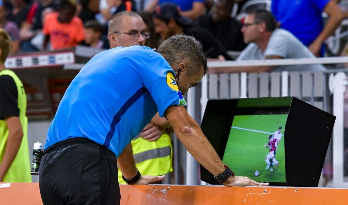 تقنية VAR في دوري أبطال أفريقيا.. كاف يقترب من تطبيقها والزمالك وبيراميدز في الصورة