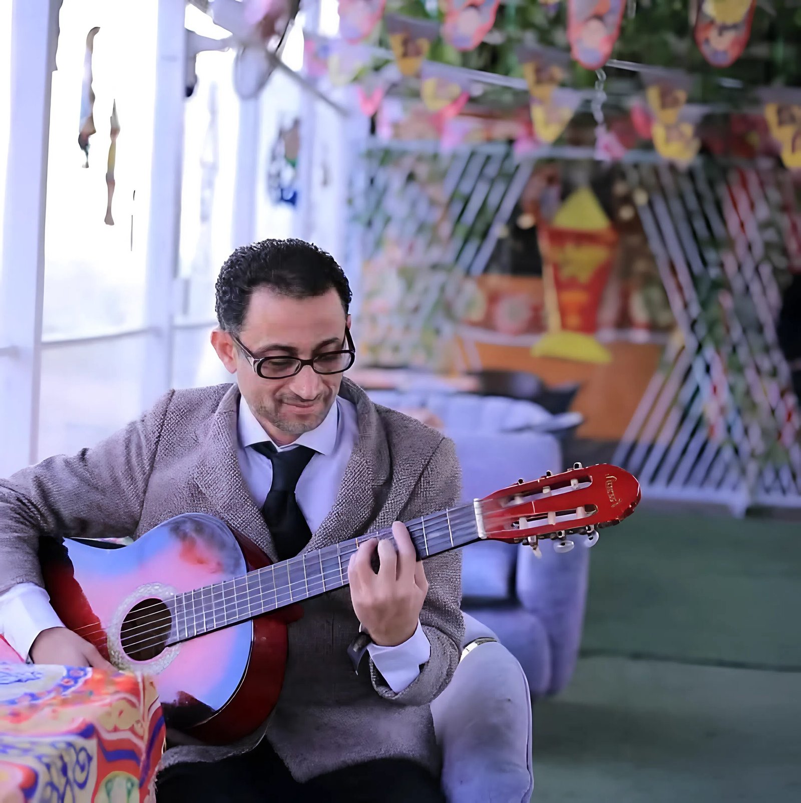 عيد ميلاد أكرم الكراني.. جريدة عالم النجوم الجديدة تهنئ الصحفي والفنان