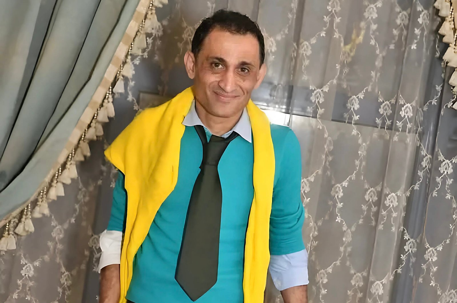 عيد ميلاد أكرم الكراني.. جريدة عالم النجوم الجديدة تهنئ الصحفي والفنان