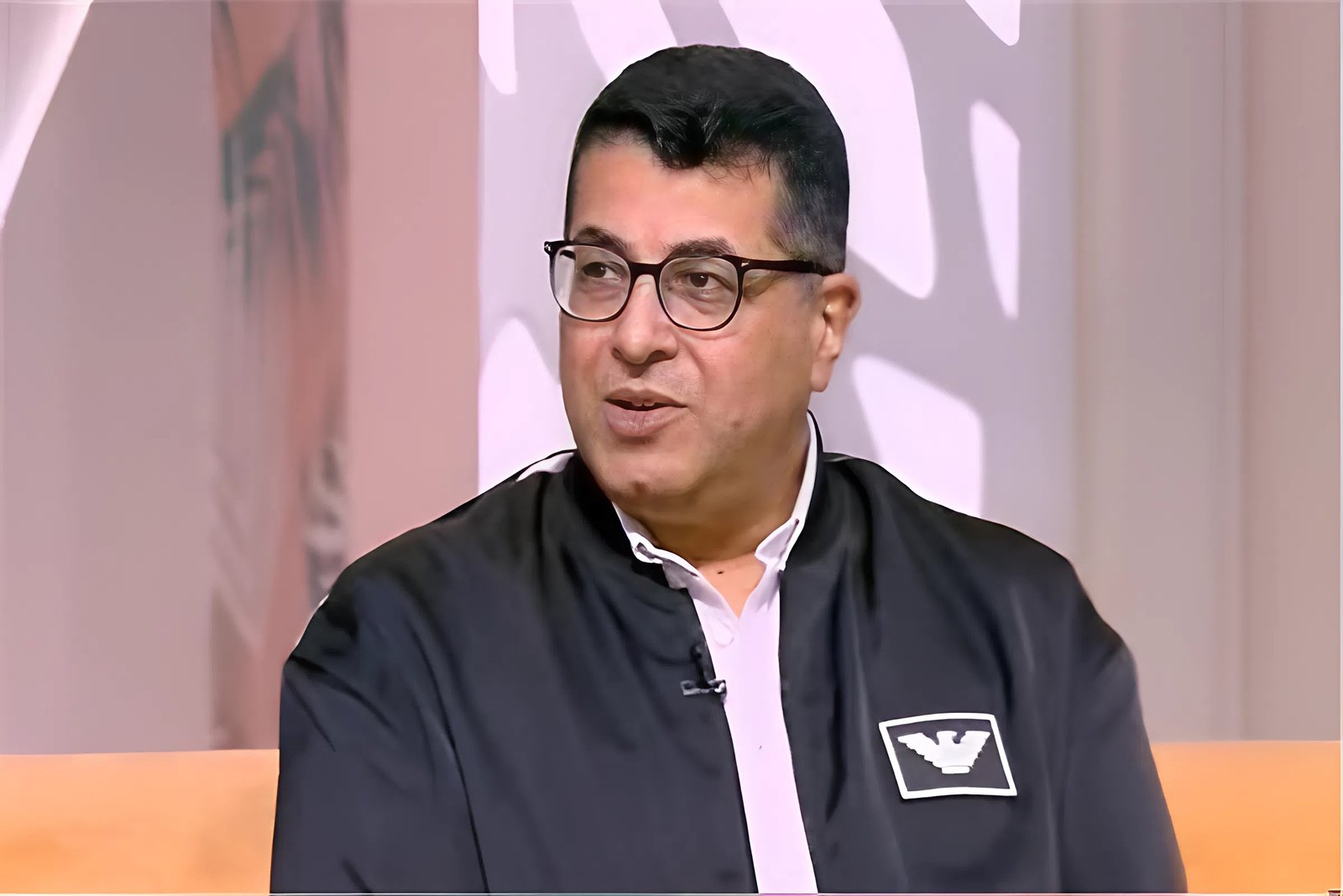 عزاء زوجة أيمن سلامة اليوم بمسجد الشرطة.. تفاصيل الموعد وموقف السيناريست بعد رحيل رفيقة حياته