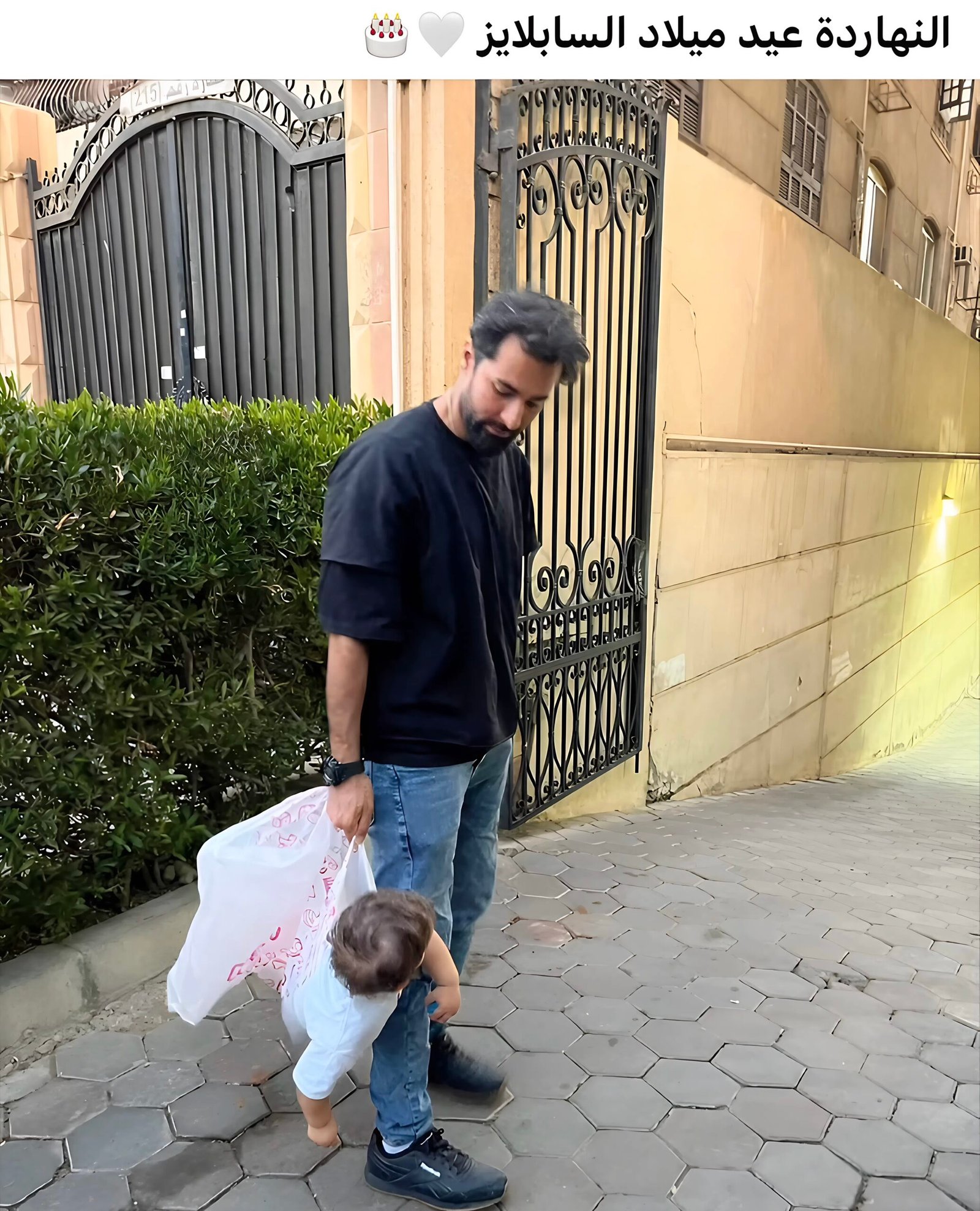 أحمد حاتم يحتفل بعيد ميلاد نجله بصورة عفوية ويشعل تفاعل الجمهور 2 أحمد حاتم يحتفل بعيد ميلاد نجله بصورة عفوية ويشعل تفاعل الجمهور